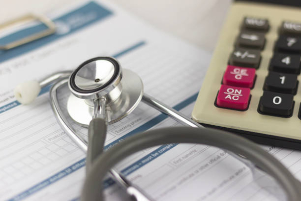 Sou obrigado a pagar multa para cancelar o plano de saúde? - Taveira Advogados - Advocacia Previdenciária - Especialistas em INSS